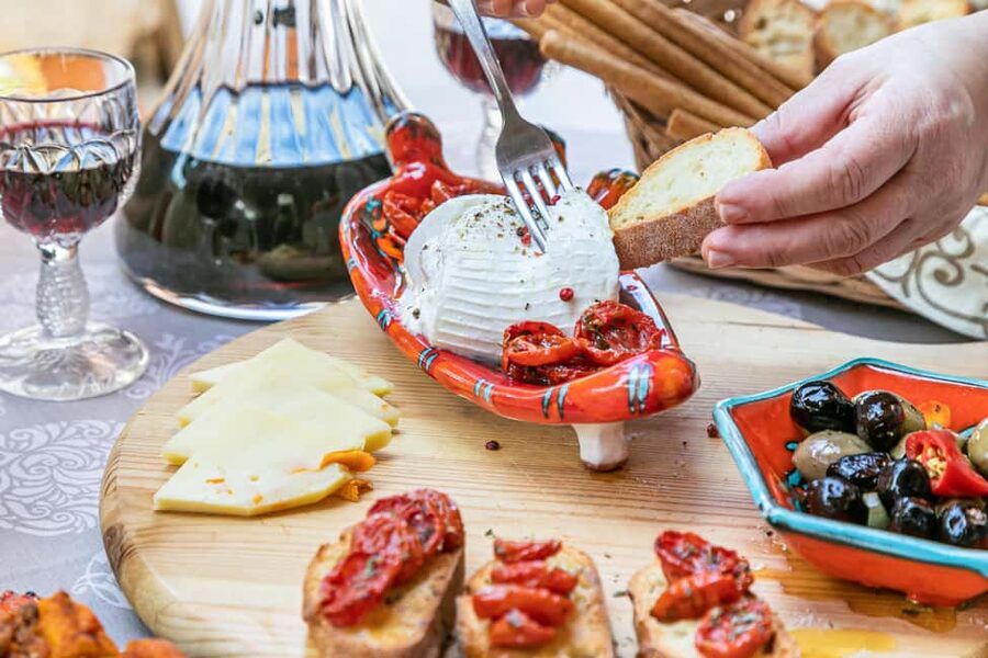 Tuscan Lunch & Winery Tour with Tasting in San Gimignano - San Gimignano, packaged into a 2.5-hour lunch-and-wine plan