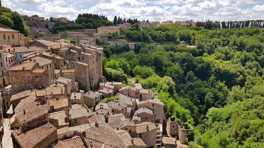 Tuscany: Chianti Wine Paradise Tour - Language, Guide Quality, and the Driver-Story Factor