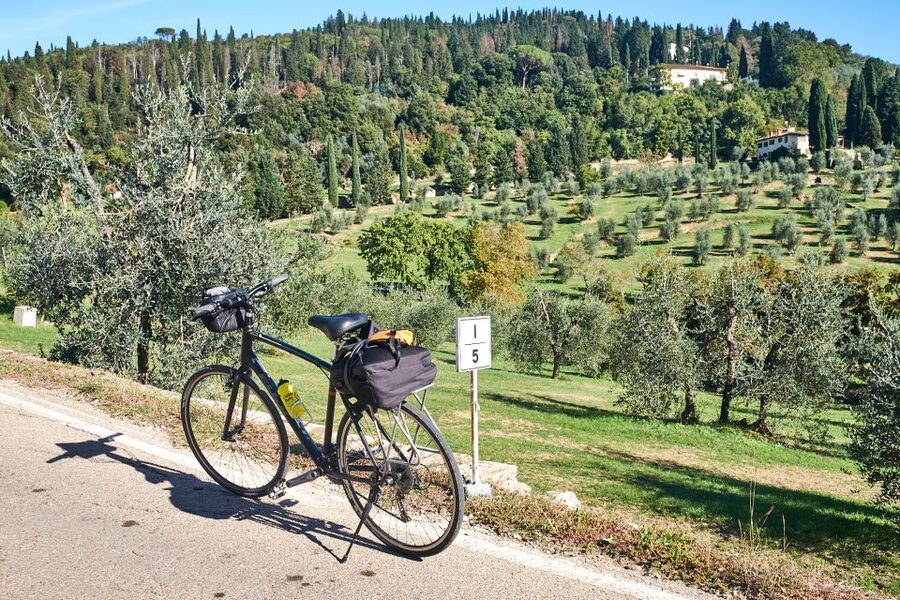 Tuscany Hills Bike Tour with Lunch at farm and Wine Tasting - The farm lunch stop: where the day earns its keep