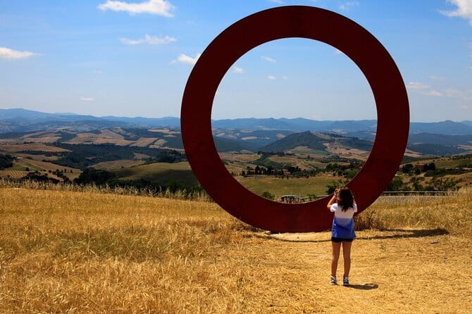 Tuscany's hidden gems: San Gimignano, Volterra, St Galgano Abbey - The coach ride to San Gimignano: your guided warm-up