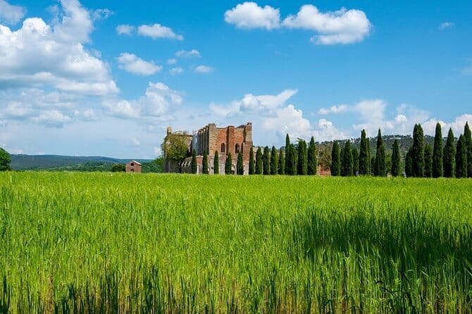 Tuscany's hidden gems: San Gimignano, Volterra, St Galgano Abbey - San Gimignano: towers, Duomo time, and the Piazza della Cisterna stop