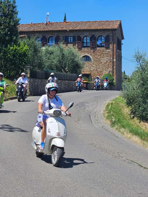 Tuscany: Vespa Tour with Traditional Lunch - From Florence by van: the calm start that sets up the ride