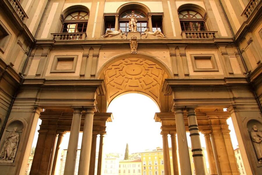 Uffizi Gallery: Guided Tour with Skip-the-Line Entry - The Building Itself: Giorgio Vasari Near the Arno