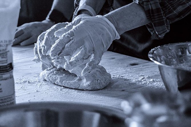 Vegan Tuscan Cooking Class - Wine, olive oil, and balsamic tasting: pairing that actually teaches