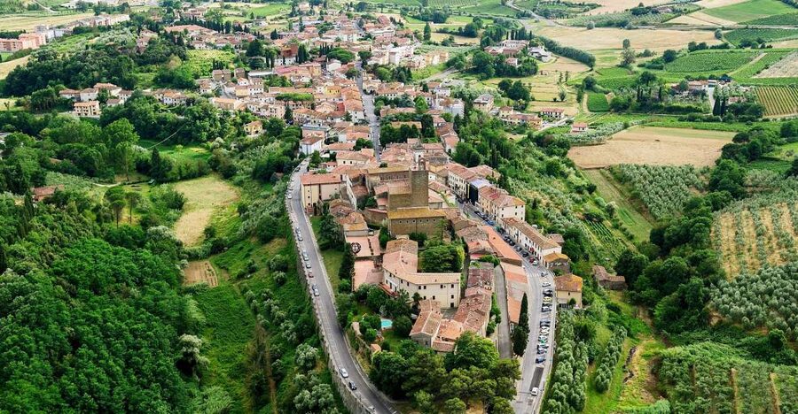 Vinci: The Footsteps of Leonardo and Wine Tasting Tour - Getting there: hotel pickup, deluxe transport, and a 5-hour plan