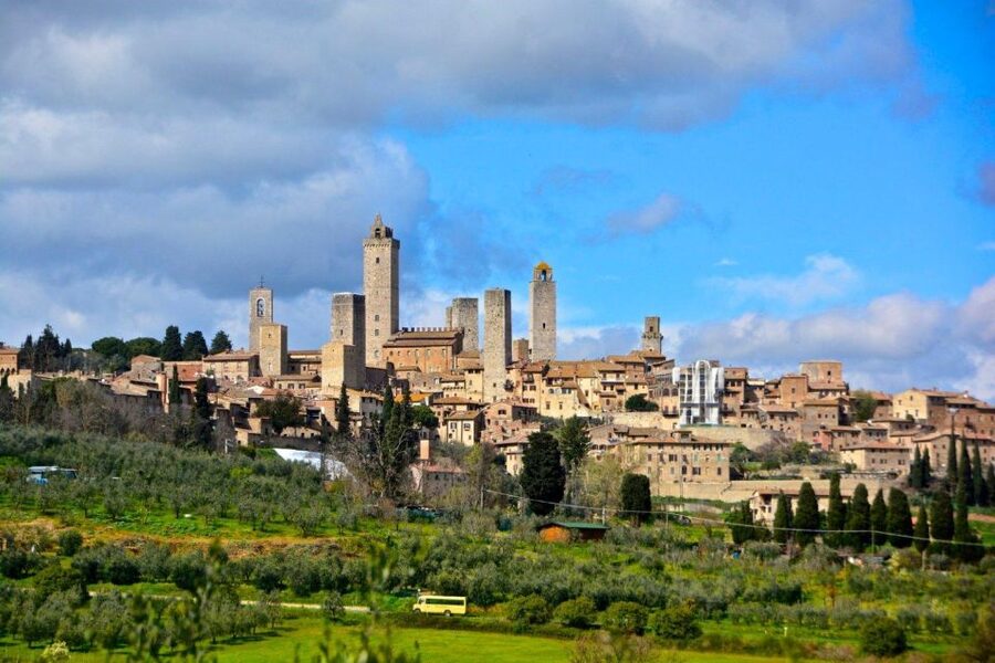 Visit Siena and San Gimignano with lunch at a family farm - Private Florence Pickup to Tuscany in One Day