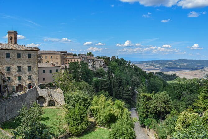 Volterra and San Gimignano: a taste of medieval Tuscany! - Rossi Alabastri Volterra: alabaster craft with a real demonstration