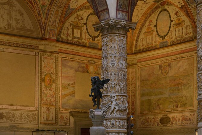 Walking Tour and Wine Experience in Florence - Piazza della Repubblica: street musicians and artists