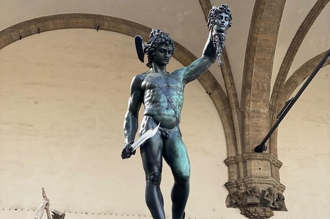 Walking Tour trough Renaissance Secrets in Florence - Medici secrets on foot: what the small-group format gives you