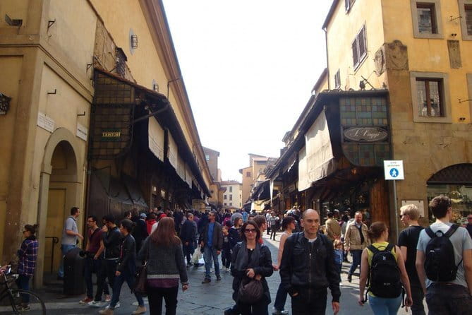 Walking Tour with Wine Tasting in Florence - The final walk segment: how the guide ties people, politics, and art together