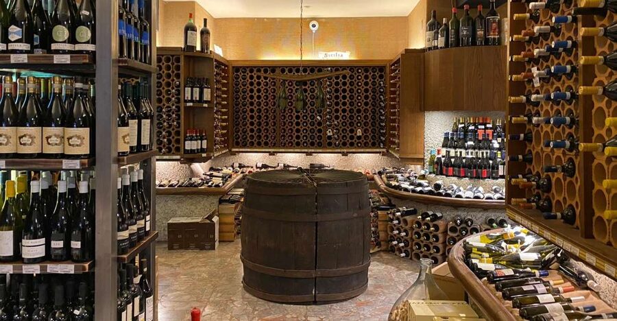 Wine Tasting Experience in Florence city centre - What’s included: sommelier, wine, water, and 3 bruschetta options