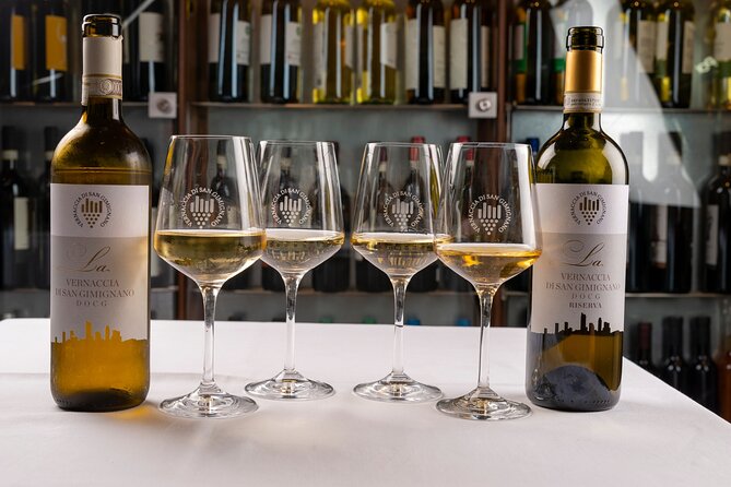 Wine tasting in San Gimignano - Snacks with local flavor: why the pairing helps more than you think